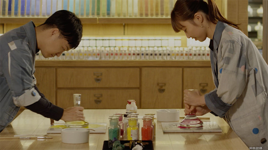 動画を読み込む: Official video of pigment.mom, a creative facility dedicated to the exploration of color and texture expressions. Featuring a shop, lab, and workshops specialized in painting materials.